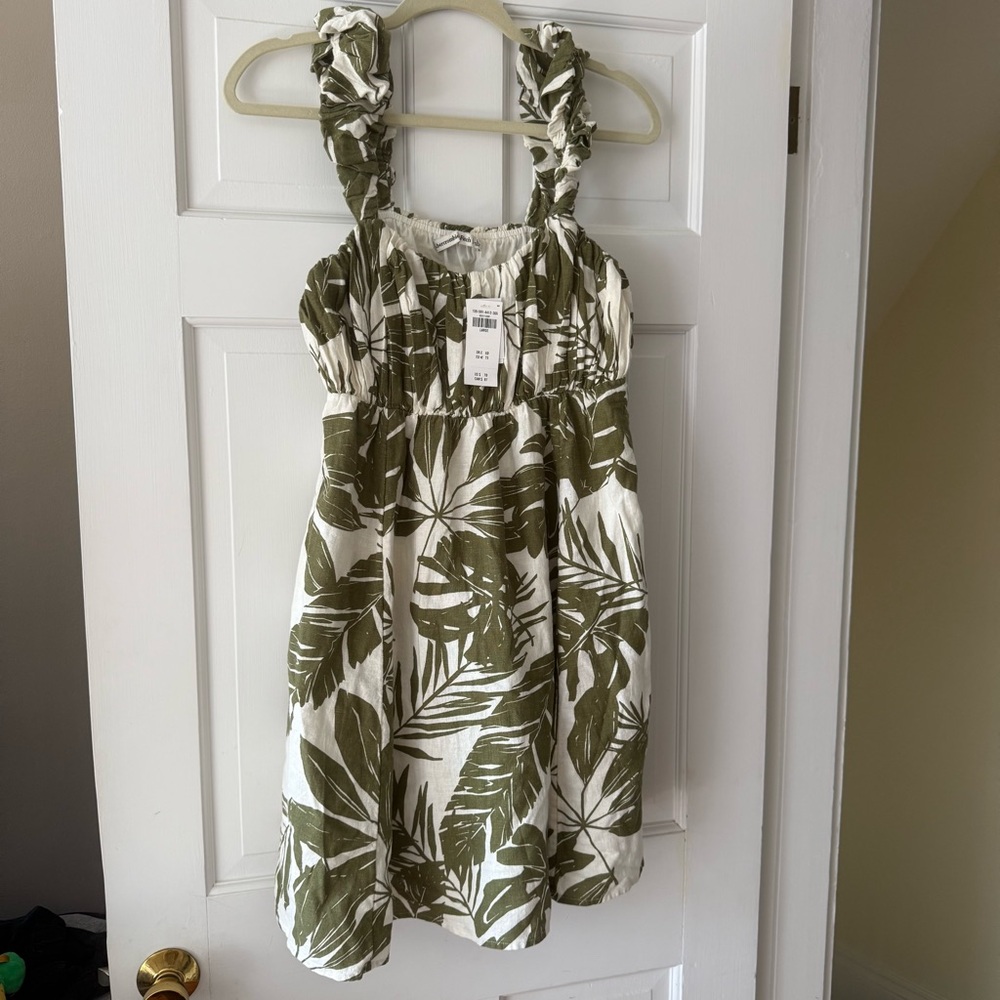 Abercrombie & Fitch Olive and White Leaf Dress Size L